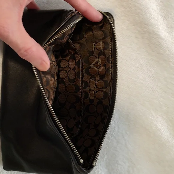 Coach wristlet - Picture 8 of 9